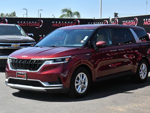 Used 2022 Kia Carnival LX FWD image 3
