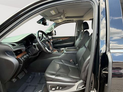 Used 2019 Cadillac Escalade ESV Luxury AWD/4WD image 22