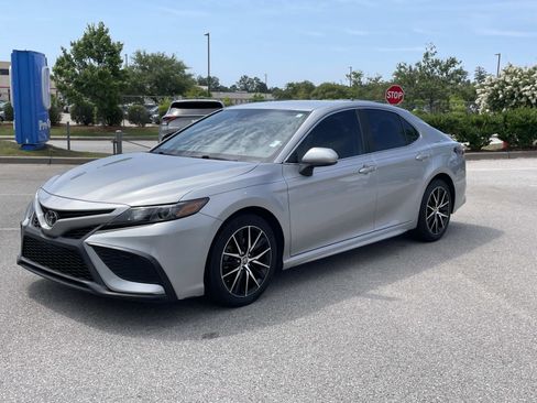 Used 2021 Toyota Camry SE FWD image 3