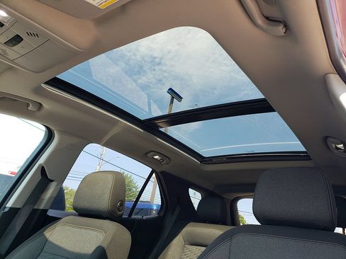 Used 2021 Chevrolet Equinox LT FWD image 22