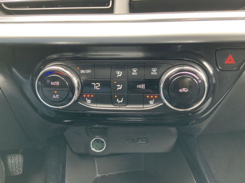 Used 2025 Chevrolet Trax LT w/ LT Convenience Package FWD image 40
