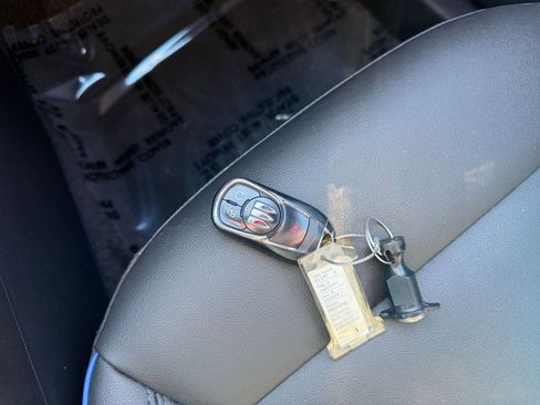 Used 2025 Buick Envista Sport Touring image 21