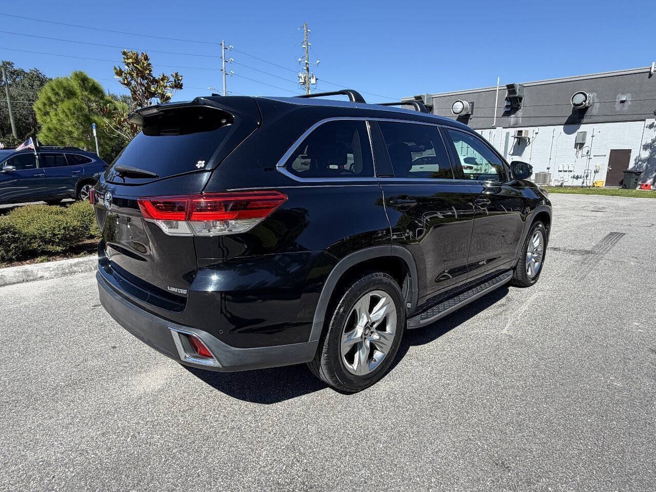 Used 2018 Toyota Highlander Limited FWD image 6