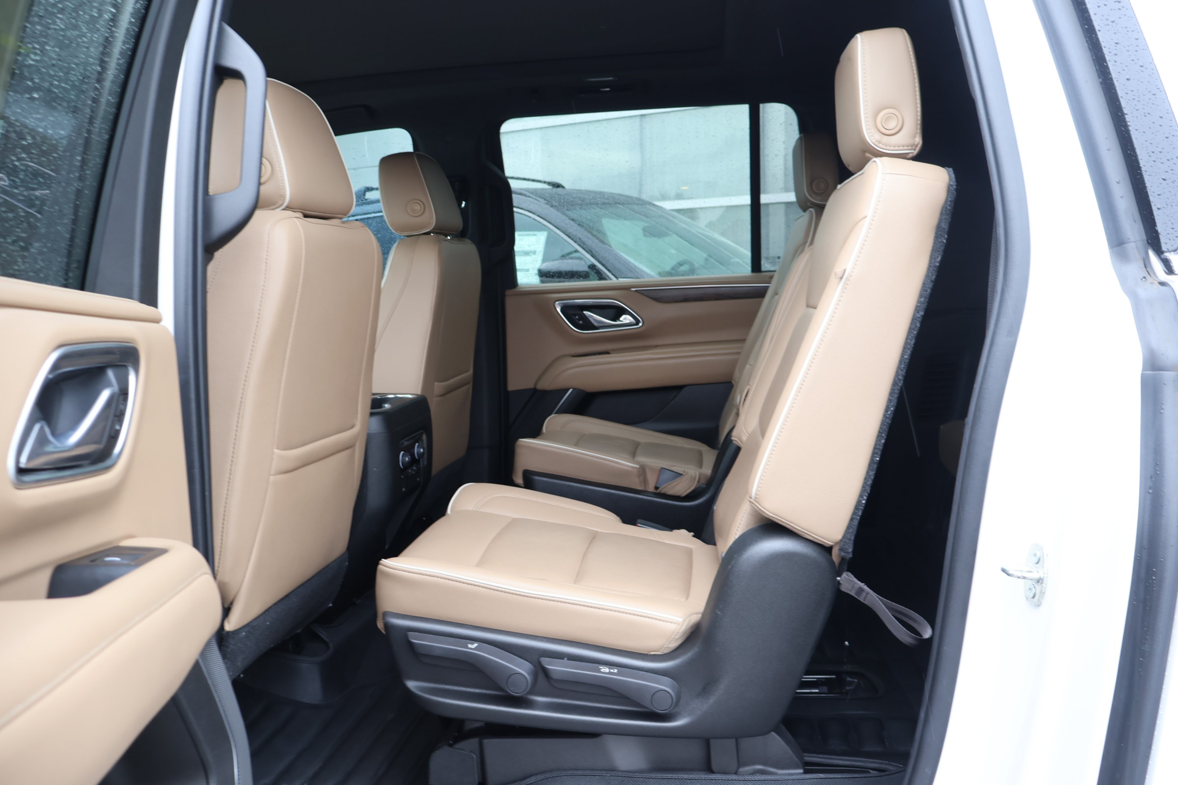 Used 2021 Chevrolet Suburban Premier w/ Premium Package RWD image 19