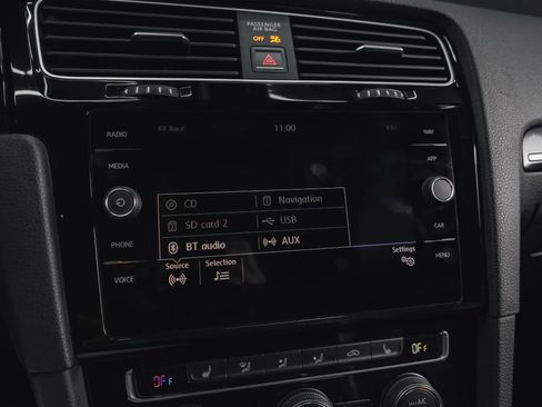 Used 2018 Volkswagen Golf R 4-Door image 64