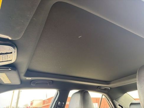 Used 2018 Chrysler 300 S w/ 300S Premium Group image 7