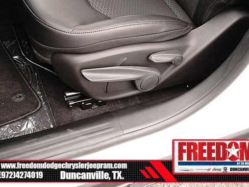 New 2026 Jeep Compass Latitude image 37