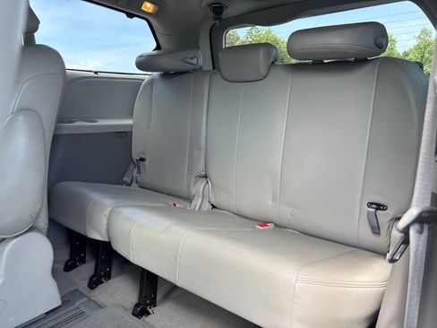 Used 2012 Toyota Sienna LE FWD image 14