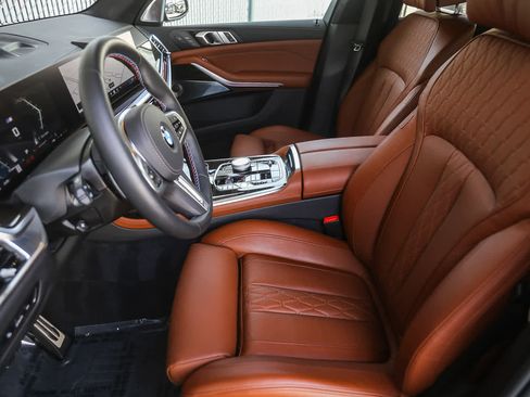 Used 2025 BMW X7 M60i image 14