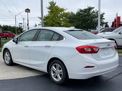 Used 2017 Chevrolet Cruze LT w/ Convenience Package FWD image 5
