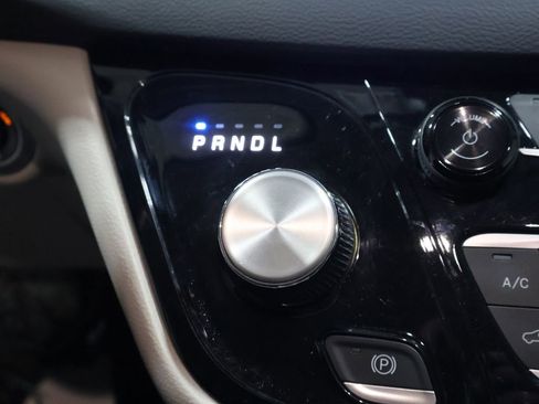 Certified 2024 Chrysler Pacifica Touring-L image 30