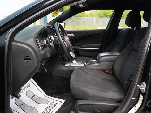 Used 2013 Dodge Charger SE RWD image 21