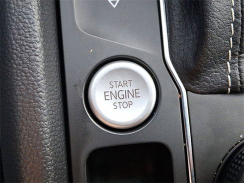 Used 2022 Volkswagen Atlas Cross Sport SE image 23