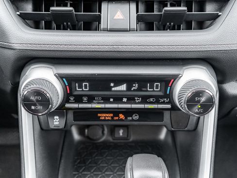 Certified 2021 Toyota RAV4 LE AWD/4WD image 27