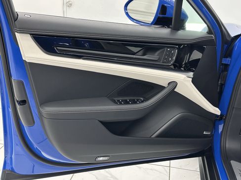 New 2025 Porsche Panamera 4 image 27