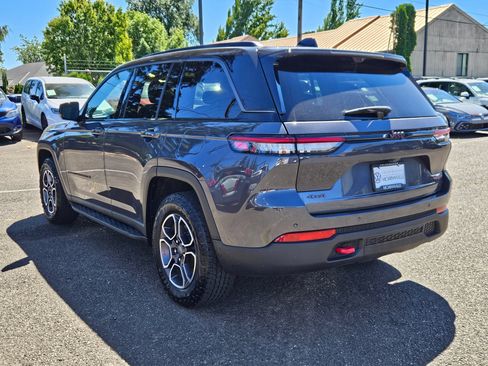 Used 2022 Jeep Grand Cherokee Trailhawk w/ Luxury Tech Group III AWD/4WD image 3