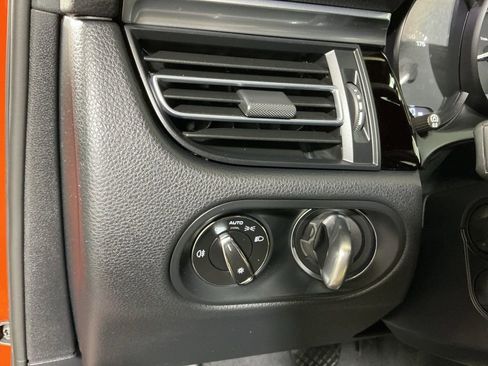 Used 2022 Porsche Macan Base image 17