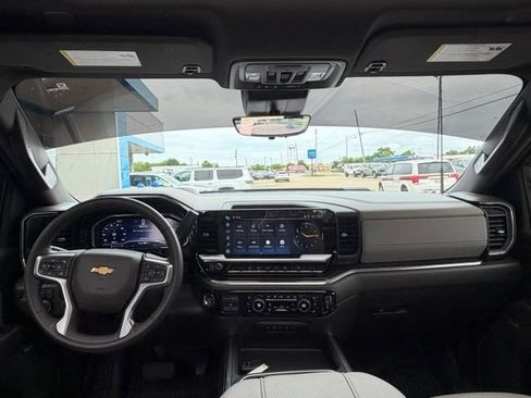 Used 2025 Chevrolet Silverado 2500 LTZ w/ LTZ Premium Package AWD/4WD image 15