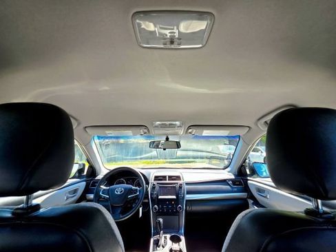 Used 2015 Toyota Camry SE FWD image 33