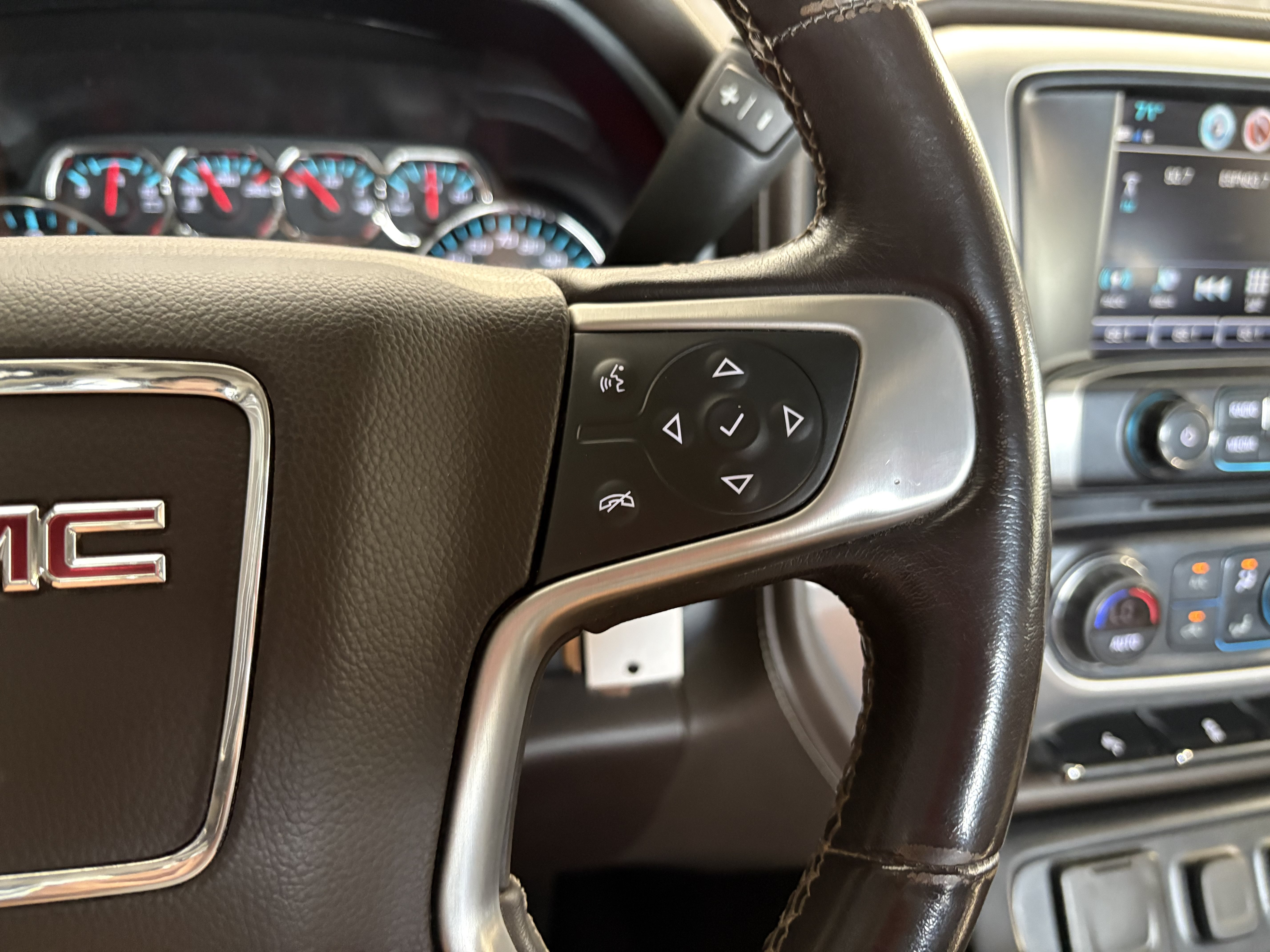 Used 2018 GMC Sierra 1500 SLT w/ Texas SLT Premium Package AWD/4WD image 25