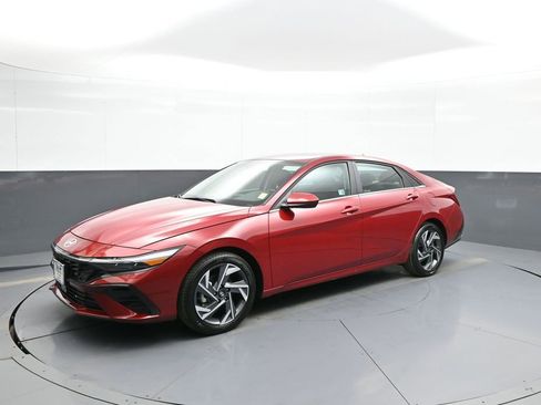 Certified 2025 Hyundai Elantra SEL image 10