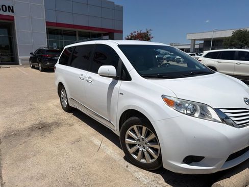 Used 2017 Toyota Sienna LE AWD/4WD image 8