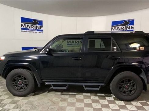 Used 2019 Toyota 4Runner SR5 w/ Phone Cable & Charge Package image 7