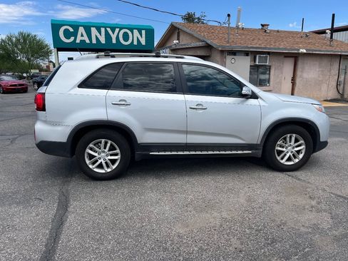Used 2015 Kia Sorento LX FWD image 2