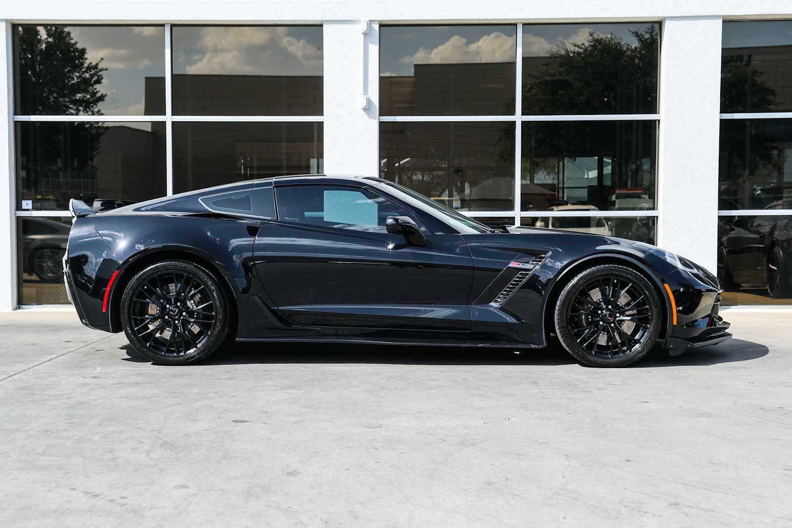 Used 2016 Chevrolet Corvette Z06 w/ 2LZ Preferred Equipment Group RWD image 8