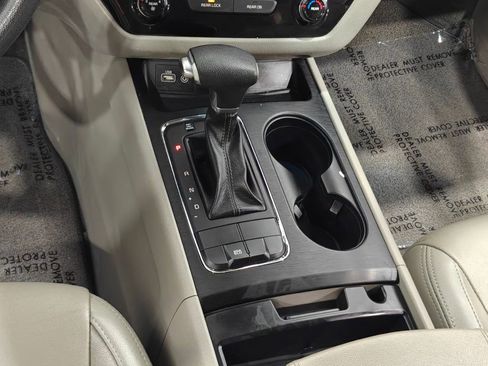 Used 2018 Kia Sedona L FWD image 10