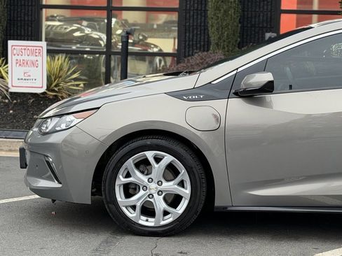 Used 2017 Chevrolet Volt Premier w/ Driver Confidence II Package image 10