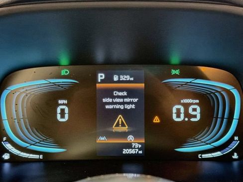 Used 2025 Kia Soul LX w/ LX Technology Package FWD image 11