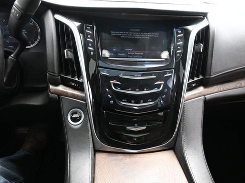 Used 2017 Cadillac Escalade Premium Luxury RWD image 16