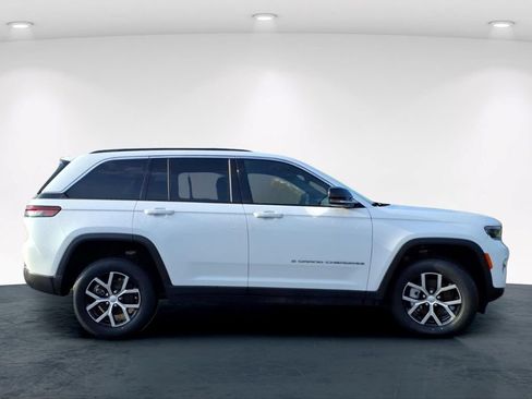 Used 2024 Jeep Grand Cherokee Limited AWD/4WD image 7