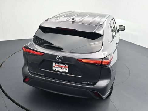 Used 2023 Toyota Highlander XLE AWD/4WD image 30