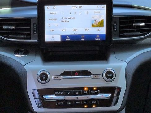 Certified 2022 Ford Explorer XLT w/ Equipment Group 202A image 18