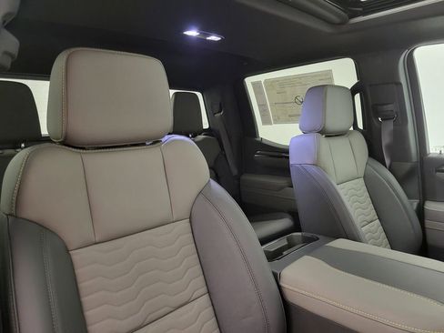 New 2026 Chevrolet Silverado 1500 ZR2 image 44