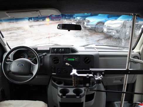 Used 2013 Ford E-450 and Econoline 450 Super Duty w/ Shuttle Bus Prep Pkg image 21