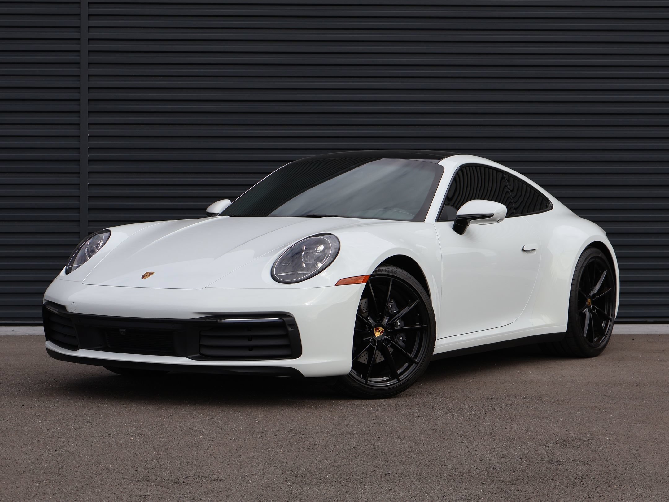 Used 2023 Porsche 911 Carrera RWD image 1