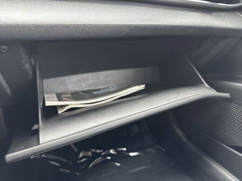 Used 2022 Hyundai Elantra Limited w/ Preferred Accessory Package image 25