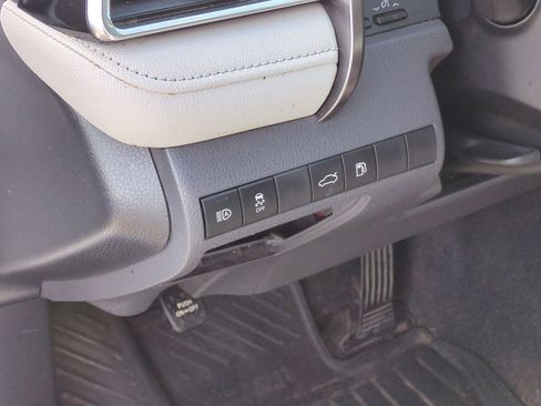 Used 2018 Toyota Camry LE image 17