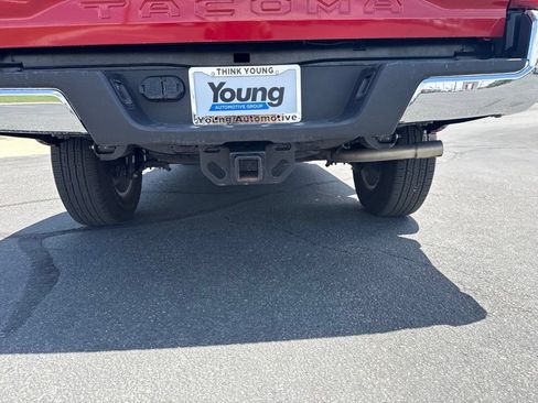 Used 2017 Toyota Tacoma SR5 w/ Tow Package AWD/4WD image 12