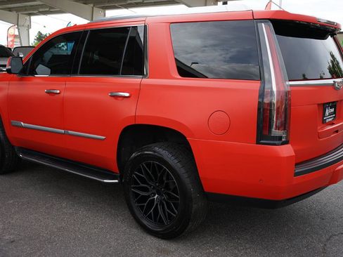 Used 2020 Cadillac Escalade Luxury RWD image 5