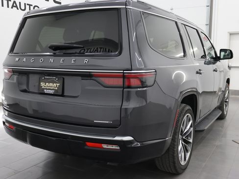 Used 2022 Jeep Wagoneer Series II w/ Premium Group I AWD/4WD image 4
