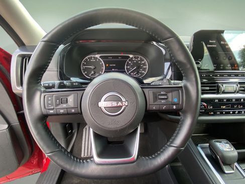 Used 2023 Nissan Pathfinder SL AWD/4WD image 9