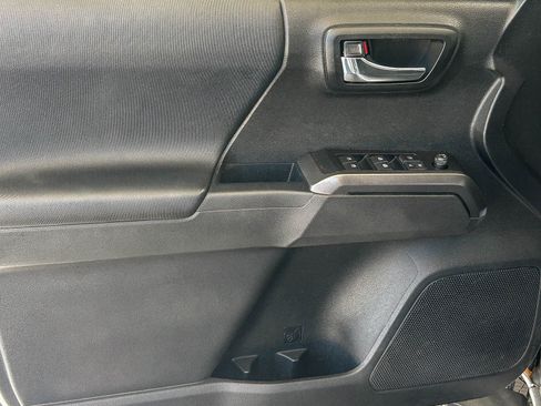 Used 2022 Toyota Tacoma TRD Off-Road RWD image 24