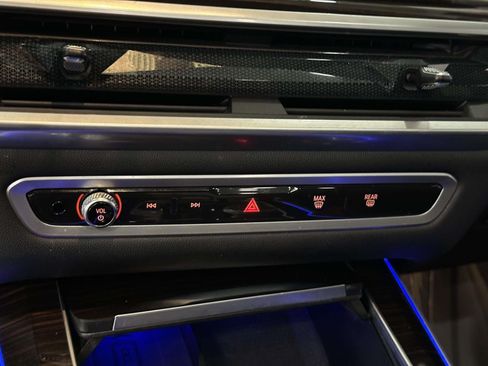 Used 2024 BMW X5 xDrive40i w/ M Sport Package AWD/4WD image 25