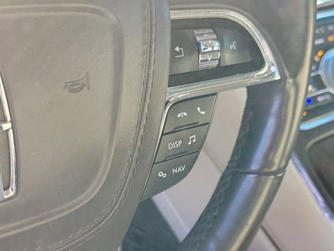 Used 2017 Lincoln Continental Select image 28