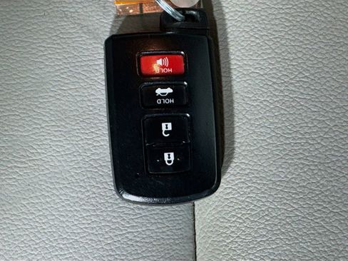 Used 2014 Toyota Camry XLE image 37