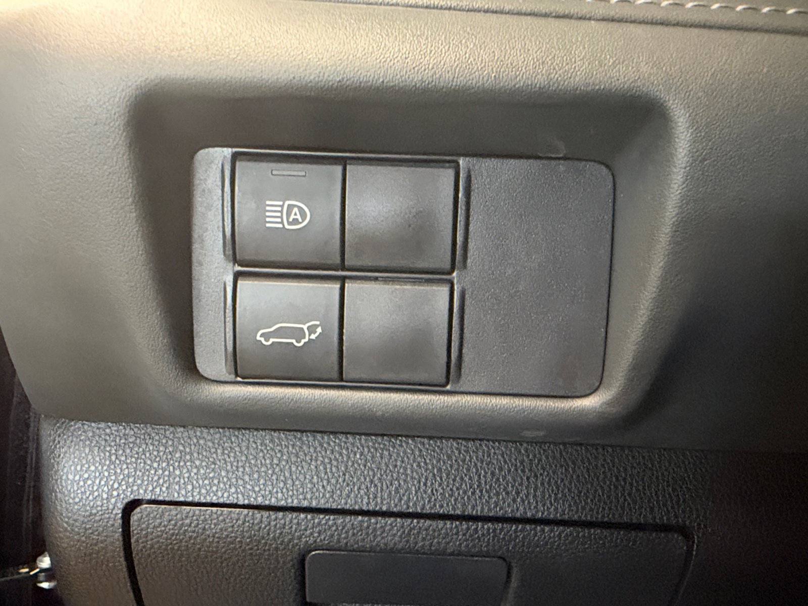 Used 2022 Toyota Highlander LE FWD image 27